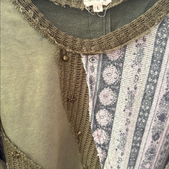 POL green patchwork top - Picture 3 of 5